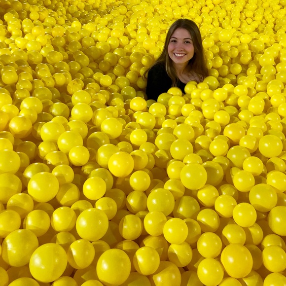 Meet your Posher, Daniella - Picture 1 of 1